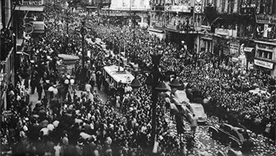 100000 personnes accueillent l'équipe de France 1951